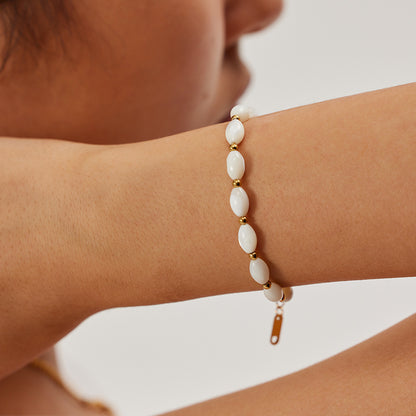 Clara – Bracelet ovale en acier inoxydable doré