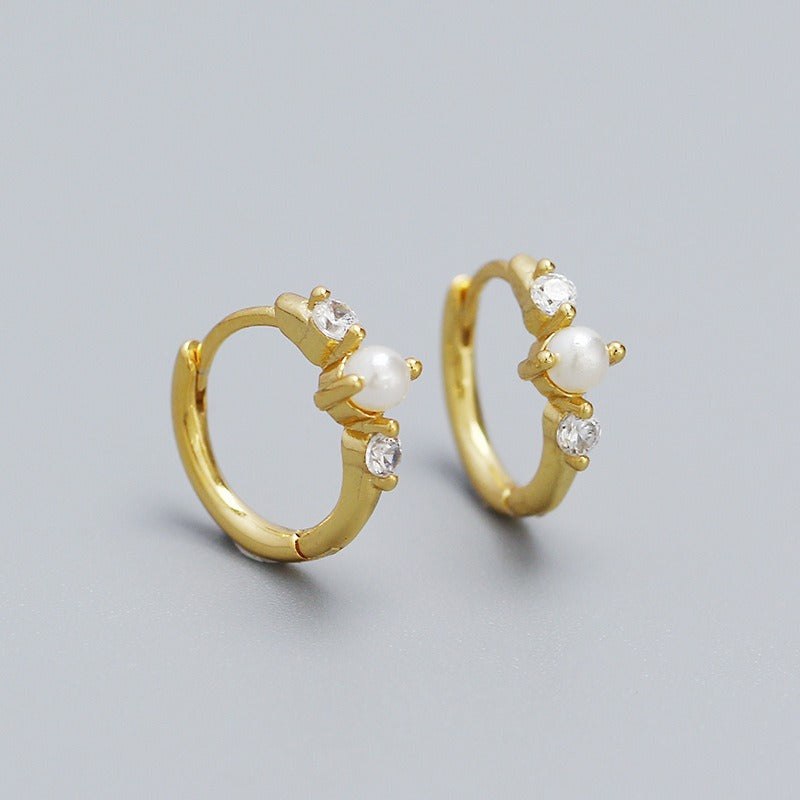 Elora – Boucles d’Oreilles Clip Rondes Perle & Pierre Incrustée