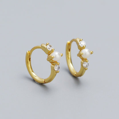 Elora – Boucles d’Oreilles Clip Rondes Perle & Pierre Incrustée