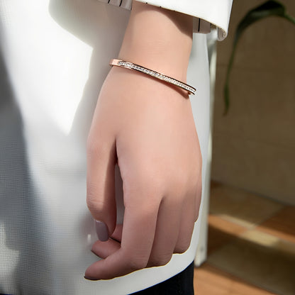 Amelie – Bracelet étoilé en acier titane