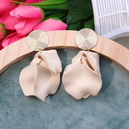 Nora – Boucles d'Oreilles Pétales Crèmes