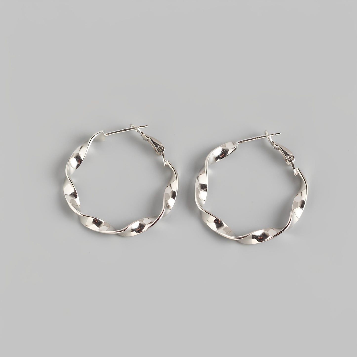 Ariana – Créoles Artisanales en Argent