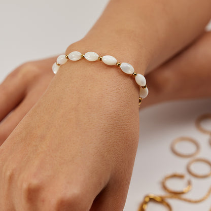 Clara – Bracelet ovale en acier inoxydable doré