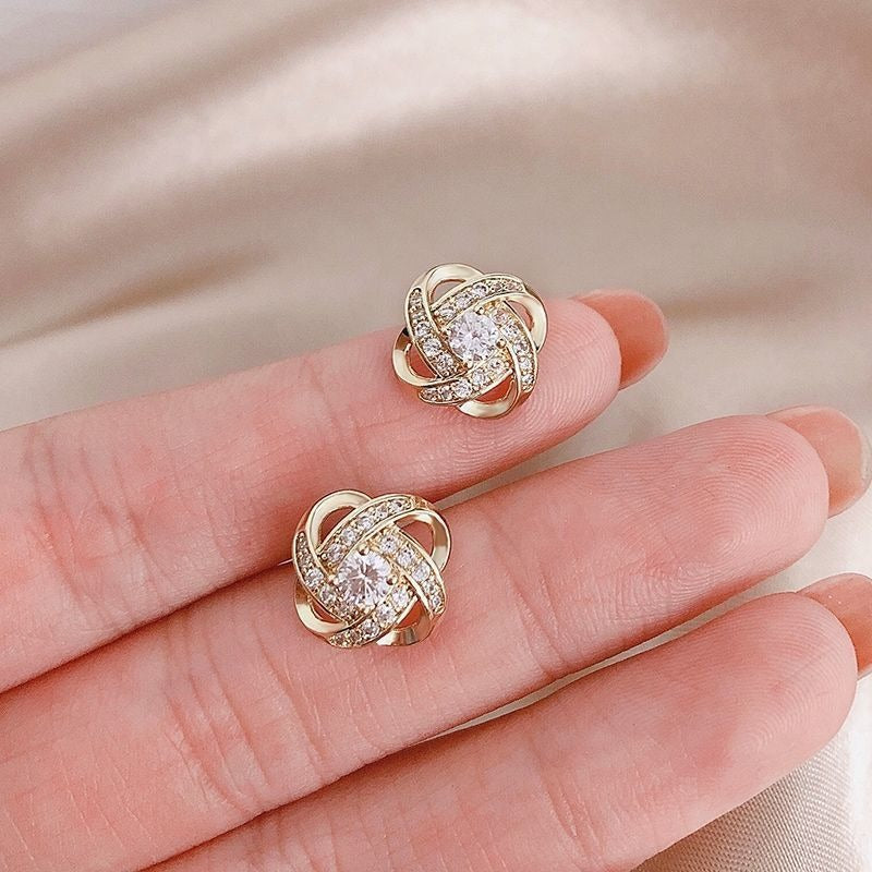 Ryoshi – Boucles d'Oreilles Croix Fleur Spirale