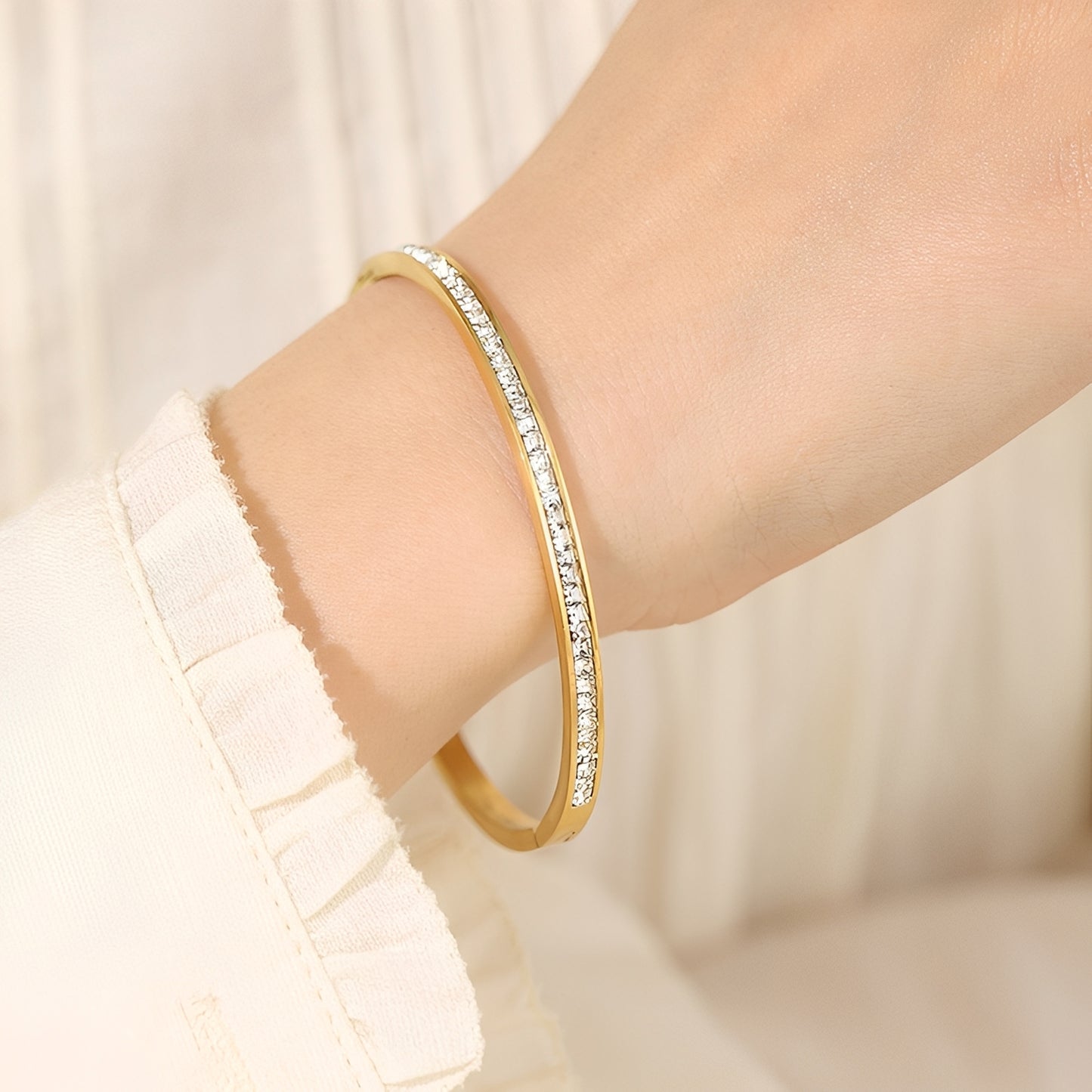 Amelie – Bracelet étoilé en acier titane