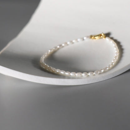 Saya – Bracelet en Argent S925 et Petites Perles d’Eau Douce