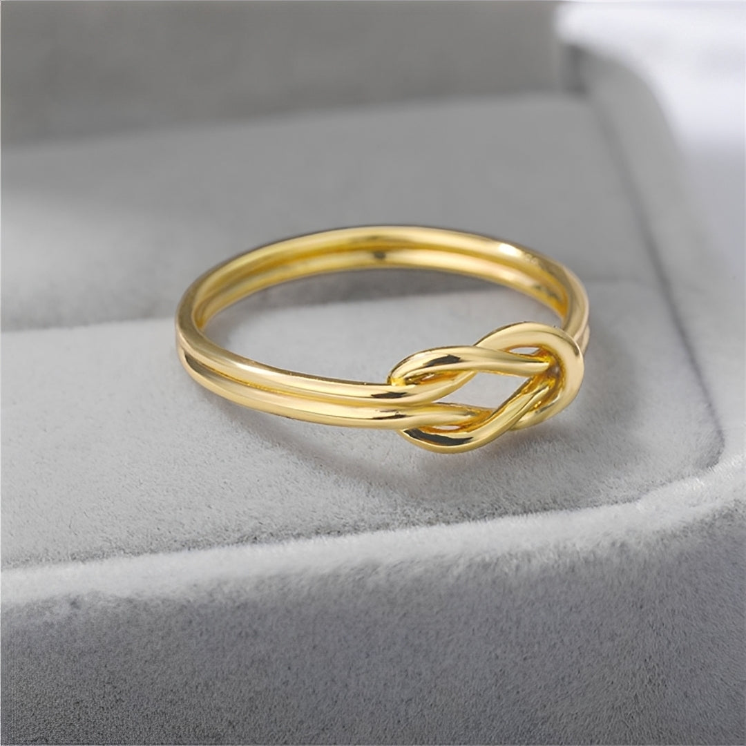 Matilda – Bague Croix Entrelacée