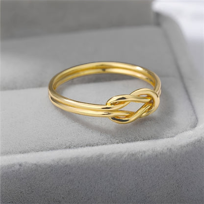 Matilda – Bague Croix Entrelacée