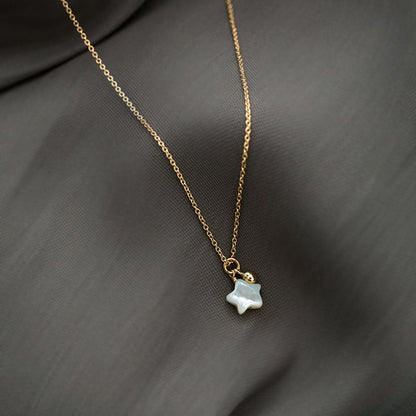 Celine – Collier Pendentif Étoile et Perle Mini