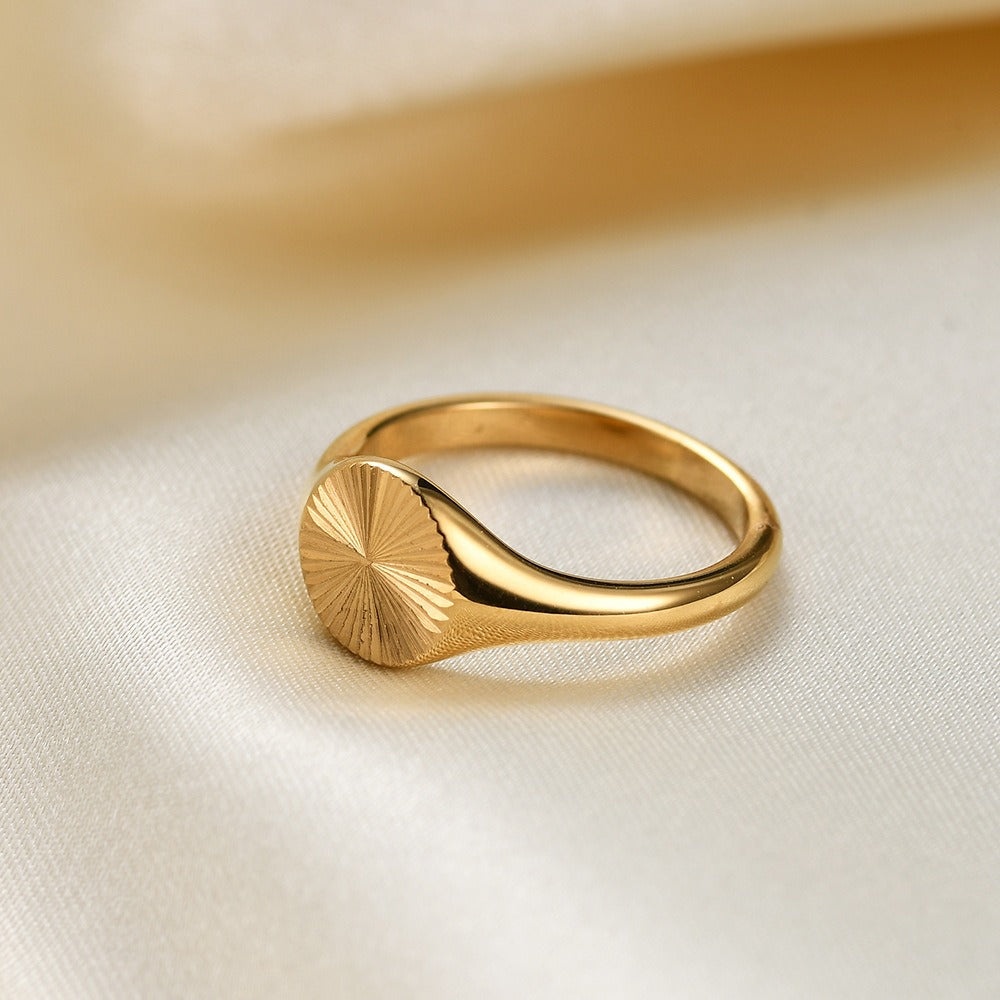 Soline – Bague Soleil Empilable en Or