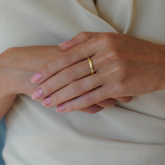 Stella – Bague Bandeau en Or avec Étoile Cosmique