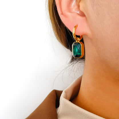 Rani – Boucles d'oreilles Plaquées Or avec Bijou Émeraude