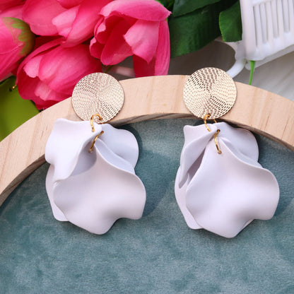 Nora – Boucles d'Oreilles Pétales Crèmes
