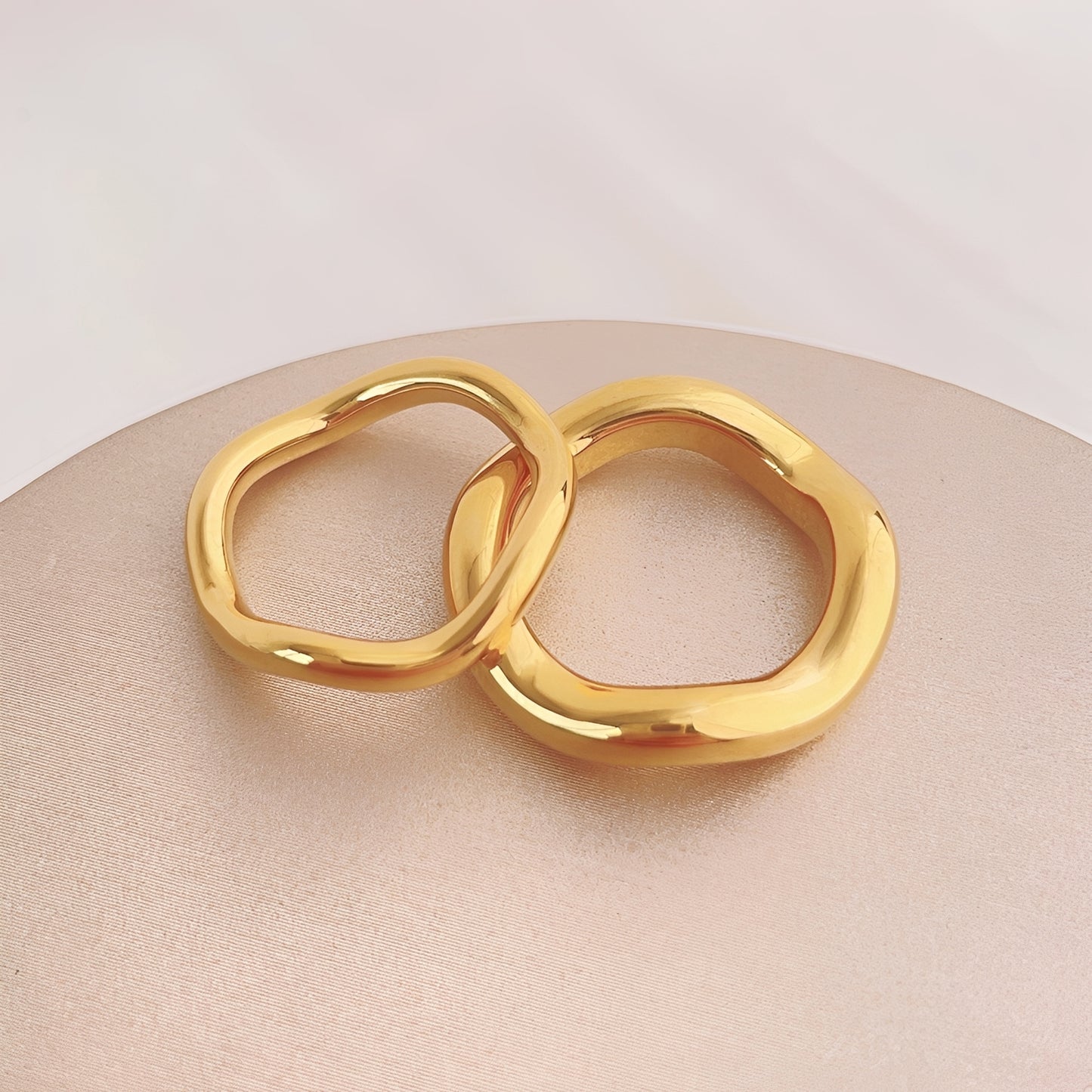 Lorena – Bague Vague Courbée Élégante