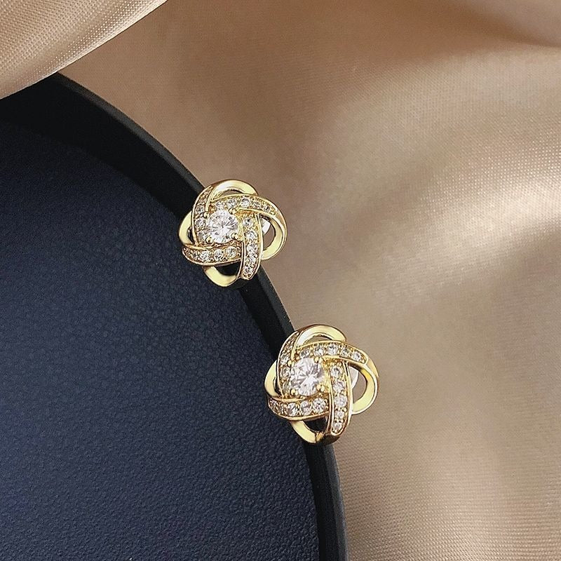 Ryoshi – Boucles d'Oreilles Croix Fleur Spirale