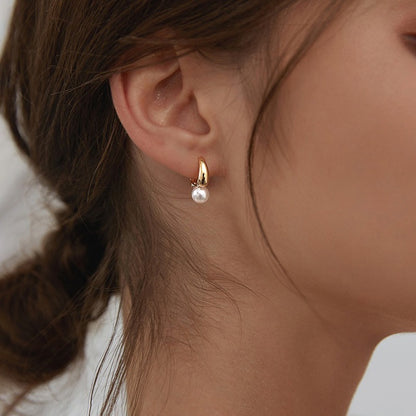 Maelle – Boucles d’Oreilles Dorées à Perle Unique