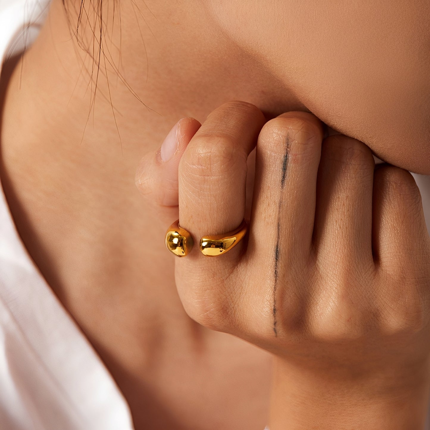Naya – Bague Géométrique Ligne Minimaliste