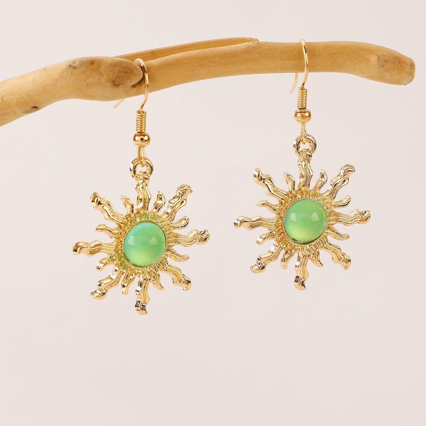 Solene – Boucles d'oreilles studs vintage à motif soleil