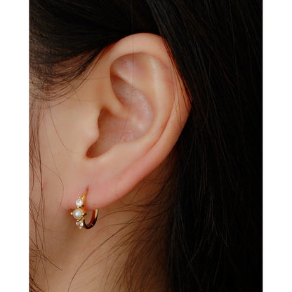 Elora – Boucles d’Oreilles Clip Rondes Perle & Pierre Incrustée