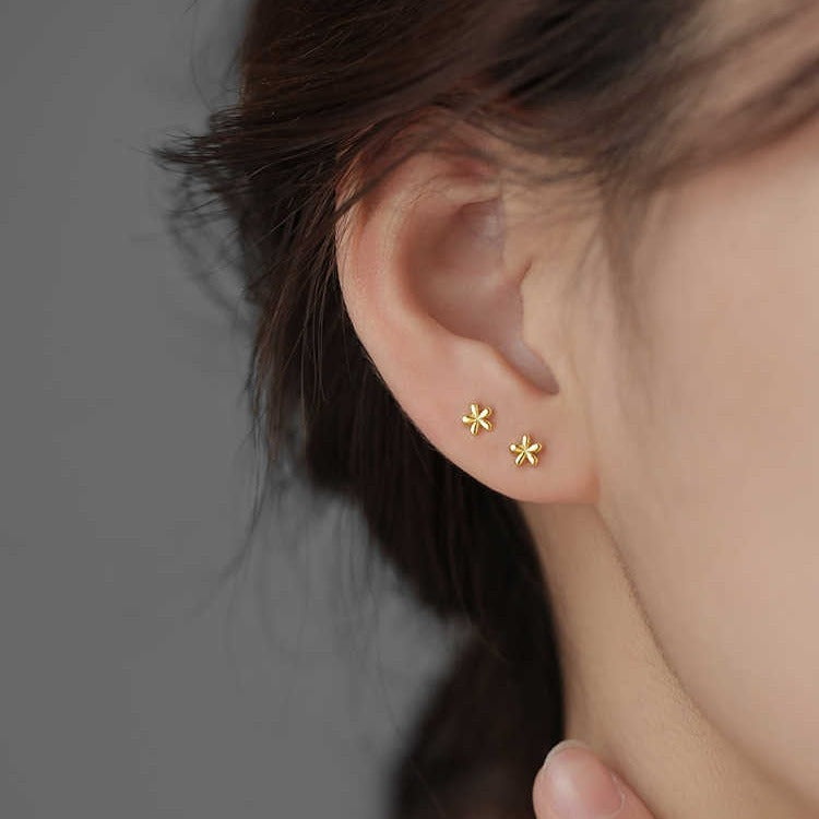 Lily – Petites Boucles d'Oreilles en Or