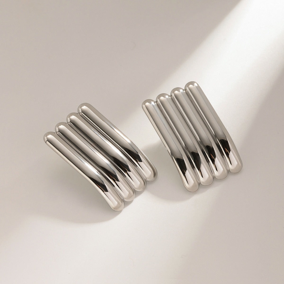 Aude – Boucles d’Oreilles Élégantes