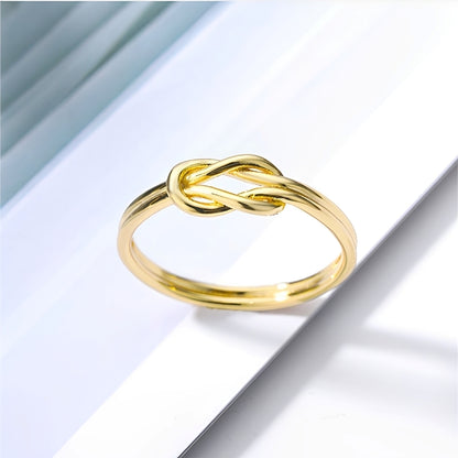 Matilda – Bague Croix Entrelacée