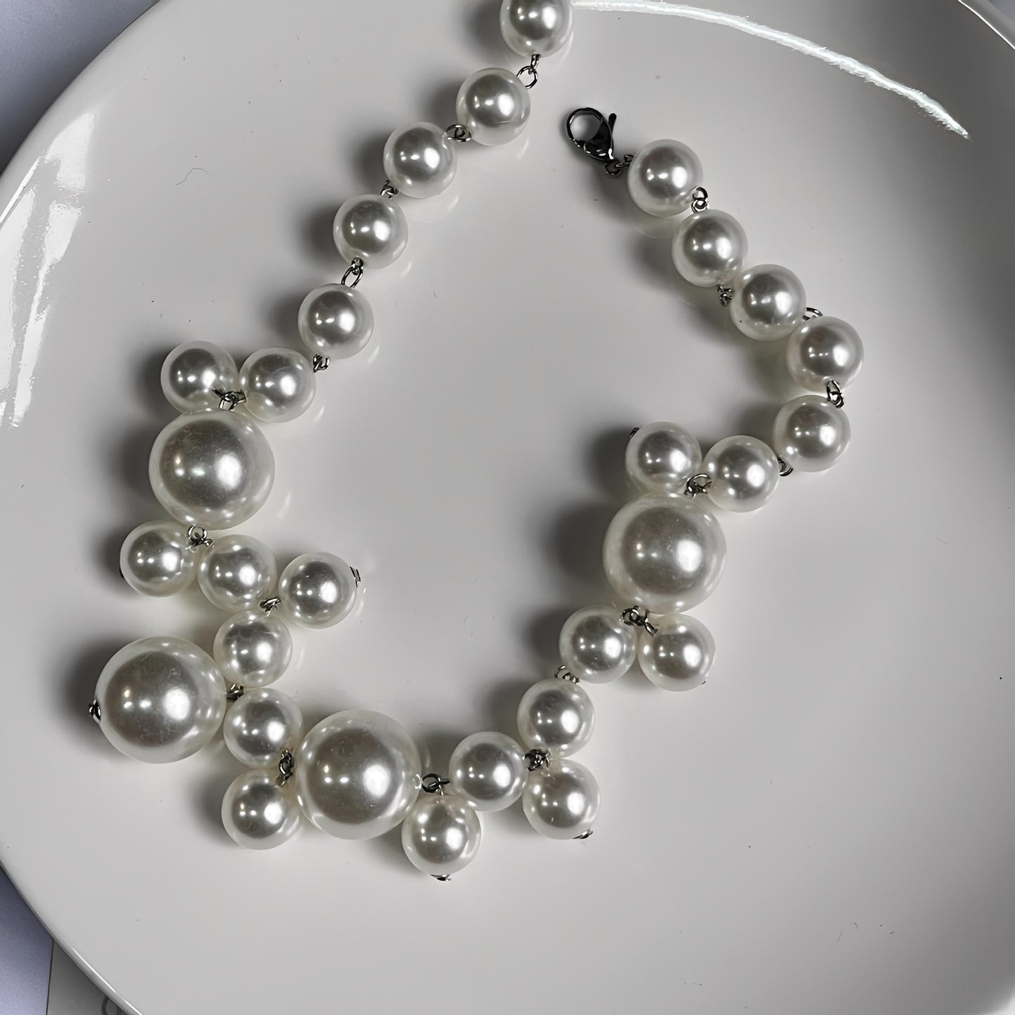 Lucie – Collier luxe léger avec perles grandes et petites