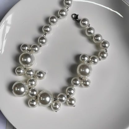 Lucie – Collier luxe léger avec perles grandes et petites