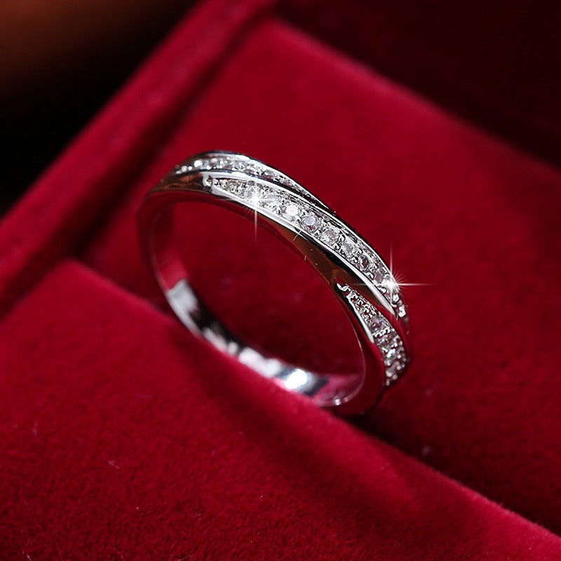 Lysanne – Bague Croix Minimaliste en Zircon