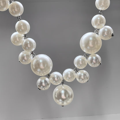 Lucie – Collier luxe léger avec perles grandes et petites