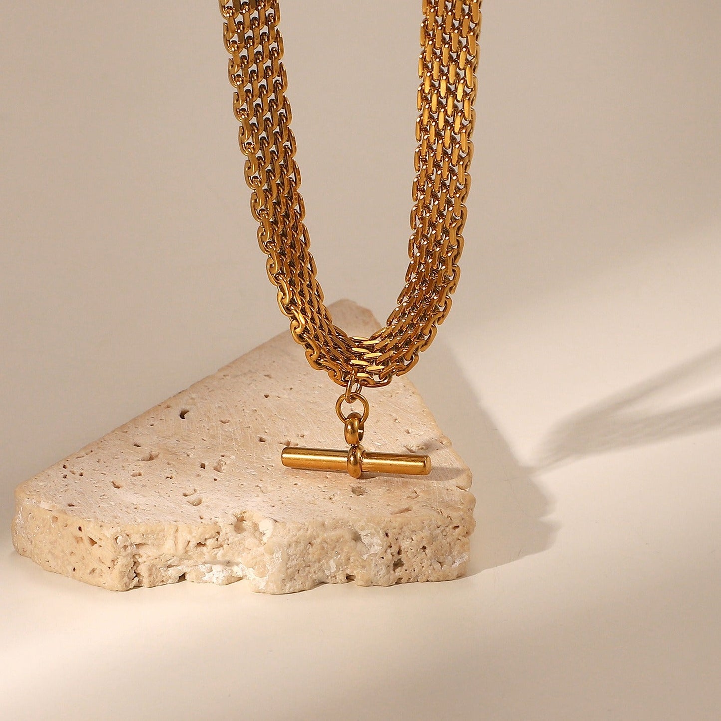 Daria – Collier en Maille avec Fermoir T-Bar