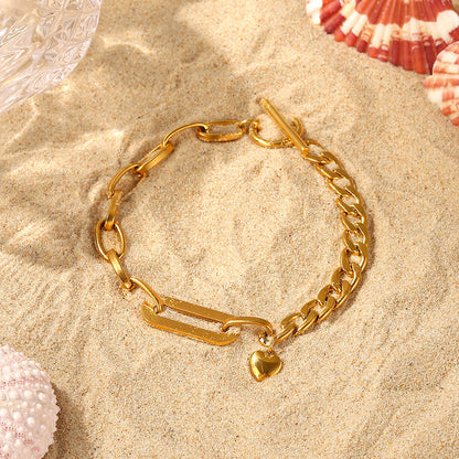 Celestine – Bracelet Élégant en Or T-Bar avec Charme