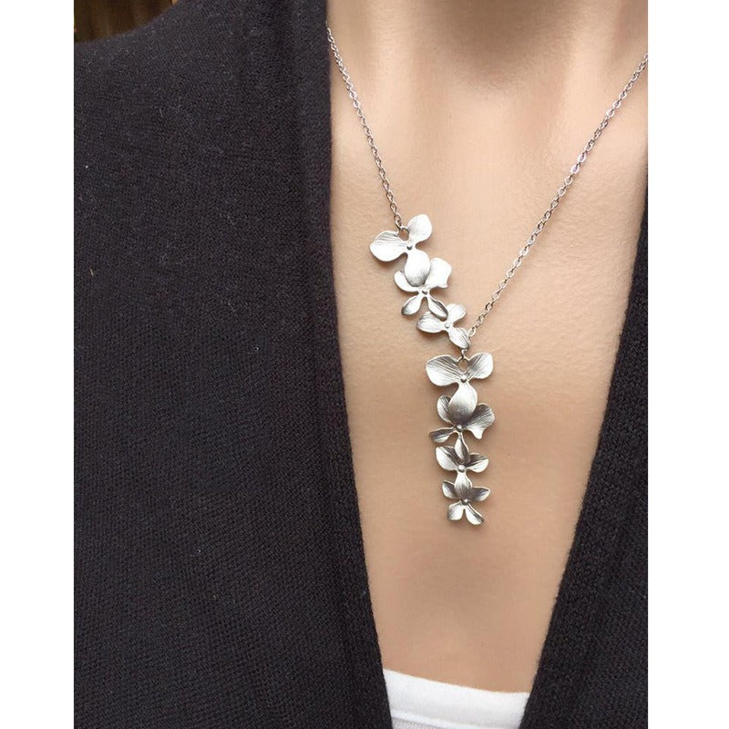 Flora – Collier Fleur Argenté au Style Vintage