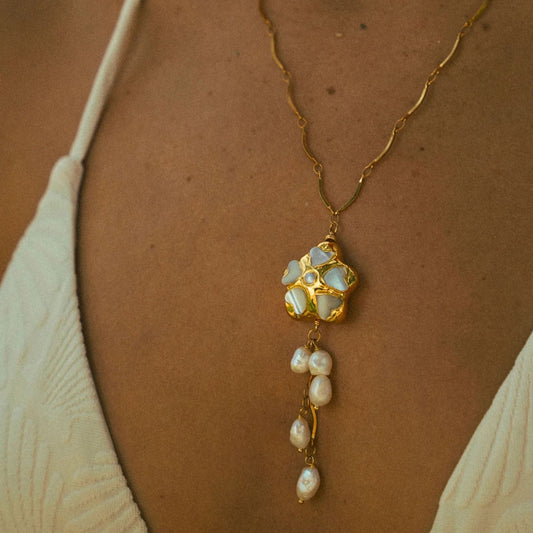Amara – Collier Fleur et Perle d'Eau Douce