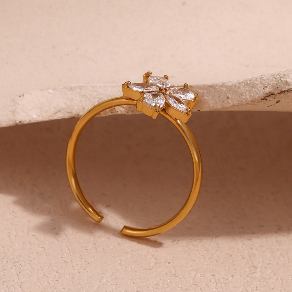 Jikka – Bague Fleur Dorée à Cinq Pétales
