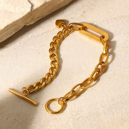 Celestine – Bracelet Élégant en Or T-Bar avec Charme