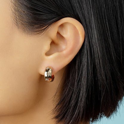 Hoshi – Boucles d’Oreilles Créoles Étoile Dorées