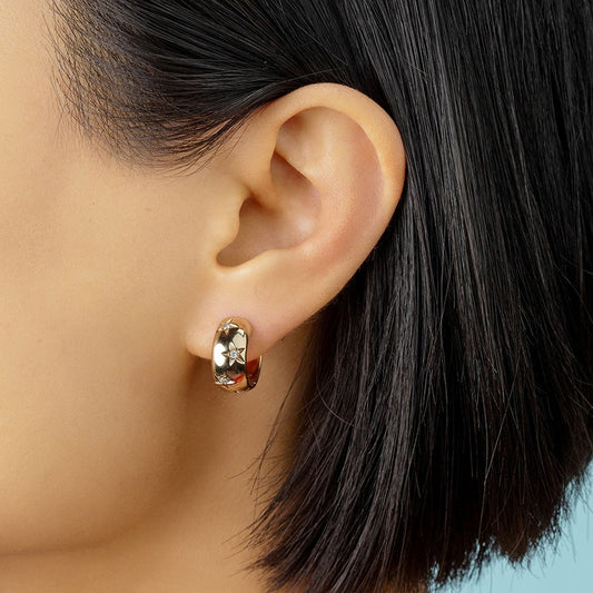 Hoshi – Boucles d’Oreilles Créoles Étoile Dorées