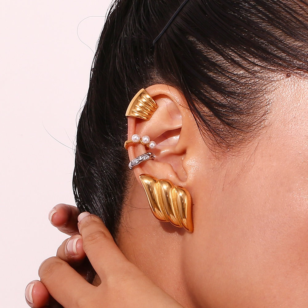 Alizée – Boucles d’Oreilles Ailes Trois Couches Dorées