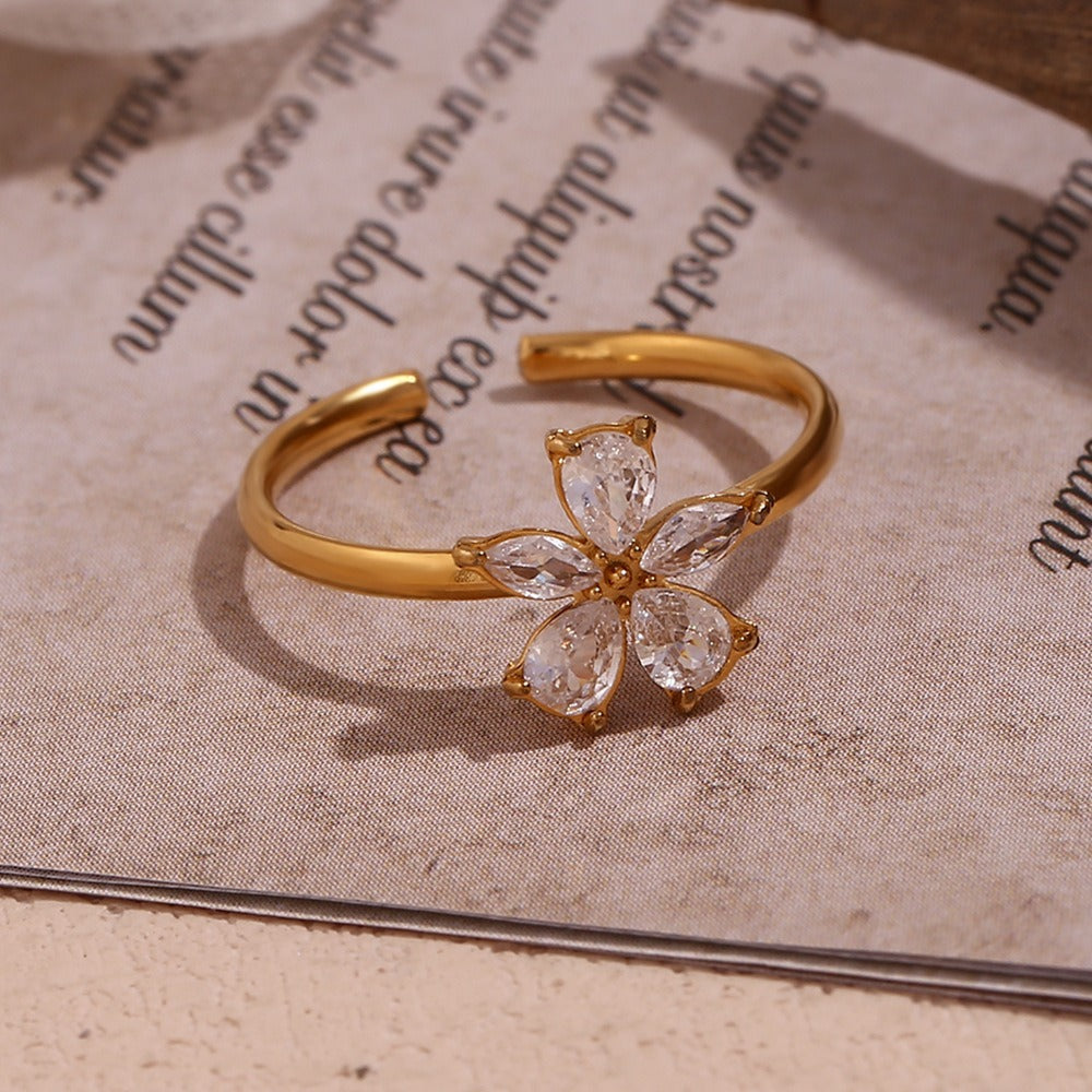 Jikka – Bague Fleur Dorée à Cinq Pétales