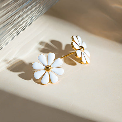 Yela – Boucles d'oreilles Marguerite avec Émail Blanc