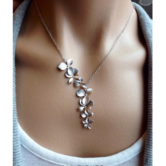 Flora – Collier Fleur Argenté au Style Vintage