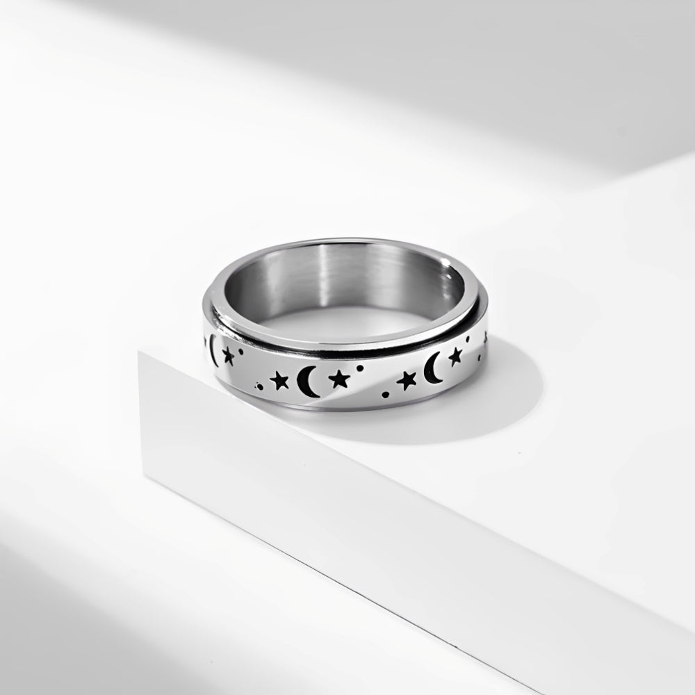 Bague rotative femme avec lune et étoile et design mobile