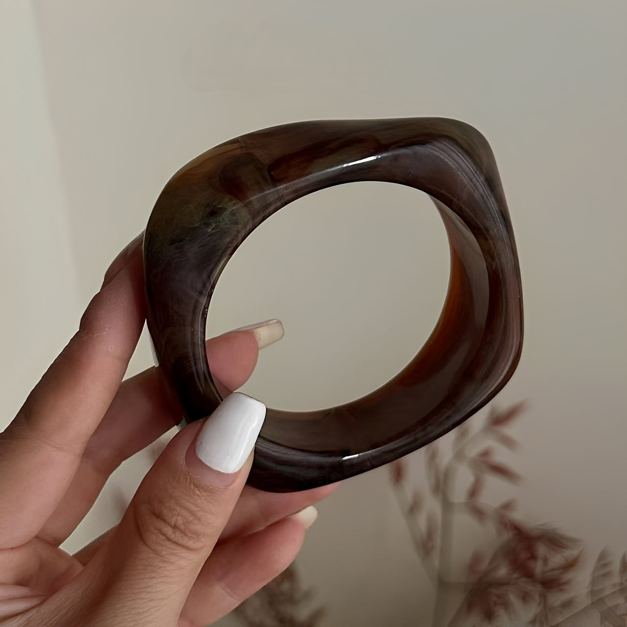 Layra – Bracelet Acrylique Irrégulier Translucide