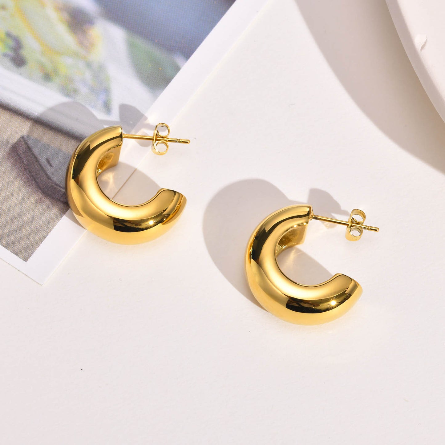 Naya – Boucles d’oreilles en acier inoxydable doré en forme C