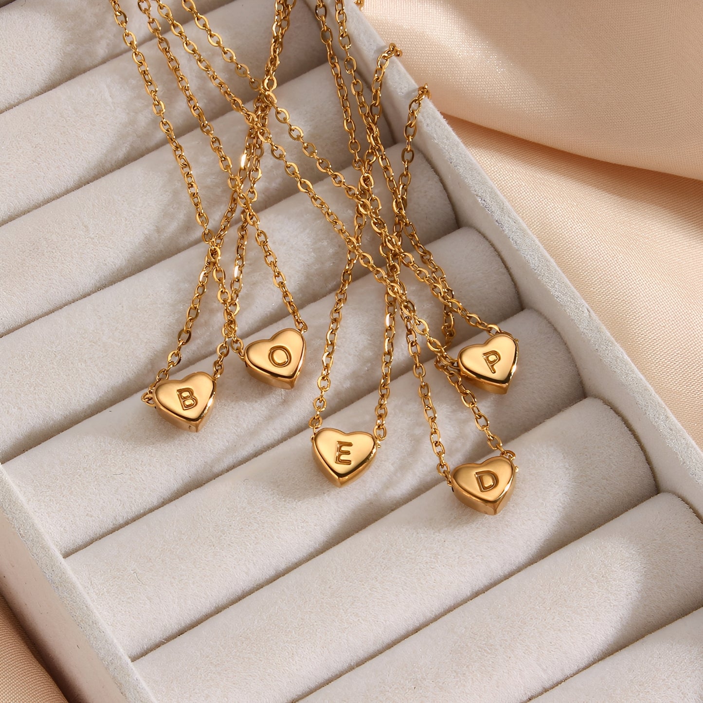 Amora – Collier Initiale Cœur Doré