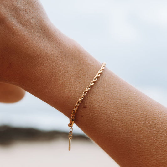 Emiko – Bracelet Chaîne Corde Raffiné en Acier Doré