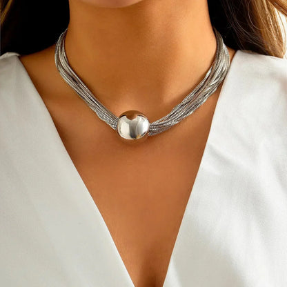 Thalia – Collier Doré Chic et Audacieux