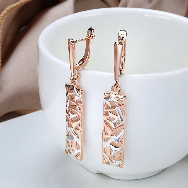 Cess – Boucles d'Oreilles Pendantes Géométriques