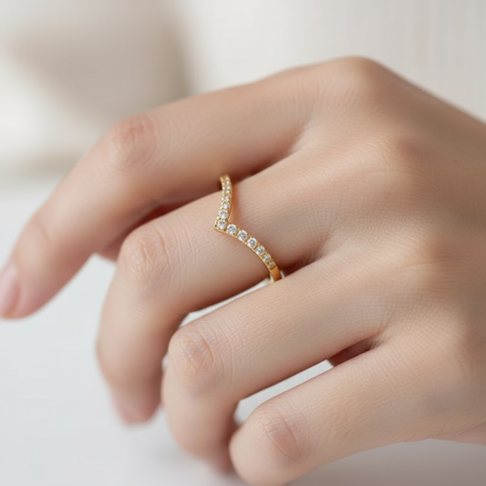 Vania – Bague Diamant en V au Design Élancé